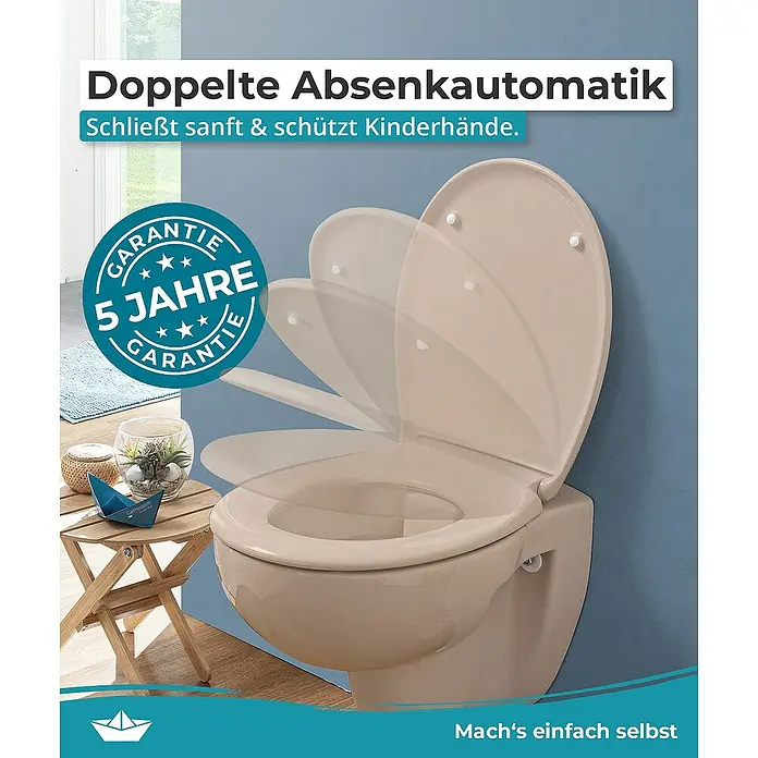 Calmwaters WC-Sitz Original - Duroplast, Beige, Mit Absenkautomatik - Das Bild zeigt eine Toilette mit Absenkautomatik, die sanft schließt und Kinderhände schützt. Fünf Jahre Garantie werden hervorgehoben.