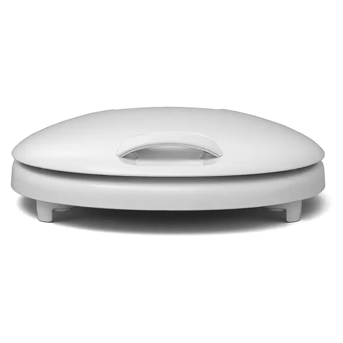 Calmwaters WC-Sitz Erhöht - Duroplast, Weiß, Mit Absenkautomatik - Nahaufnahme einer weißen Wachswärmer-Einheit mit abgerundetem Deckel und Griff, die auf einer ebenen Fläche steht.