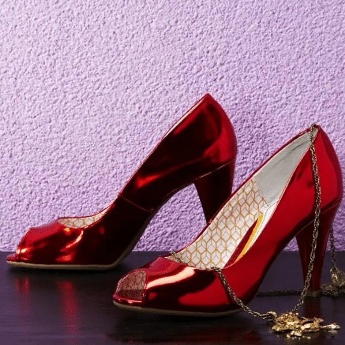 Floxxan Baumwollputz Colorado 141 - Putz Tapete Flüssigtapete Pastell Violett - Pastell Violett, 1 kg, Lösemittelfrei - Elegante rote Peeptoe-Pumps mit auffälligem Glanz. Das perfekte Accessoire für einen glamourösen Auftritt, das alle Blicke auf sich zieht.