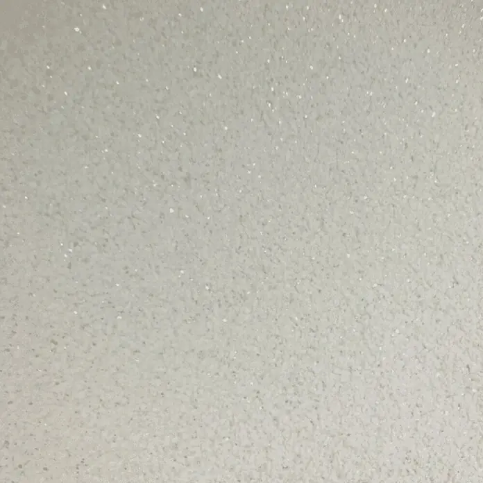 Floxxan Baumwollputz Montana 512 Cellulose - Putz Tapete Flüssigtapete Weiss m. Mica fein - Weiss mit Mica fein, 1 kg, Lösemittelfrei - Nahaufnahme einer glitzernden, weißen Quarzoberfläche, ideal für Arbeitsplatten oder dekorative Anwendungen, mit feinen, reflektierenden Partikeln.