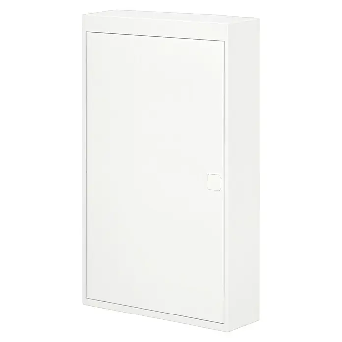 Gewiss Aufputz-Verteiler - Anzahl Reihen: 3 Stk., 37 x 9,5 cm, Weiß - Ein weißer Verteilerkasten mit einer quadratischen Tür und einem minimalistischen Griff, ideal für Elektroinstallationen.