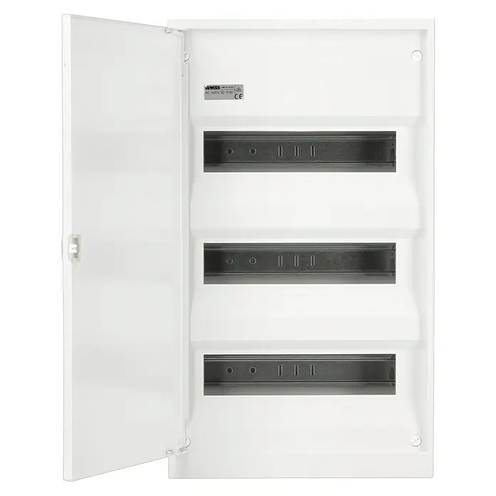 Gewiss Aufputz-Verteiler - Anzahl Reihen: 3 Stk., 37 x 9,5 cm, Weiß - Weiße elektrische Verteilerbox mit geöffneter Tür, geeignet für Innenräume, bietet Platz für Sicherungen und Schutzschalter.