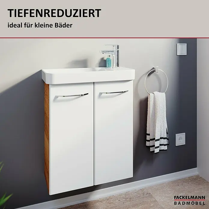 Fackelmann Milano Waschbeckenunterschrank - B x T x H: 520 x 275 x 610 mm, Ast Eiche, Weiß - Das Bild zeigt einen Fackelmann Waschbeckenunterschrank mit weißen Fronten und Holzdekor. Der Waschtisch ist ideal für kleine Badezimmer.