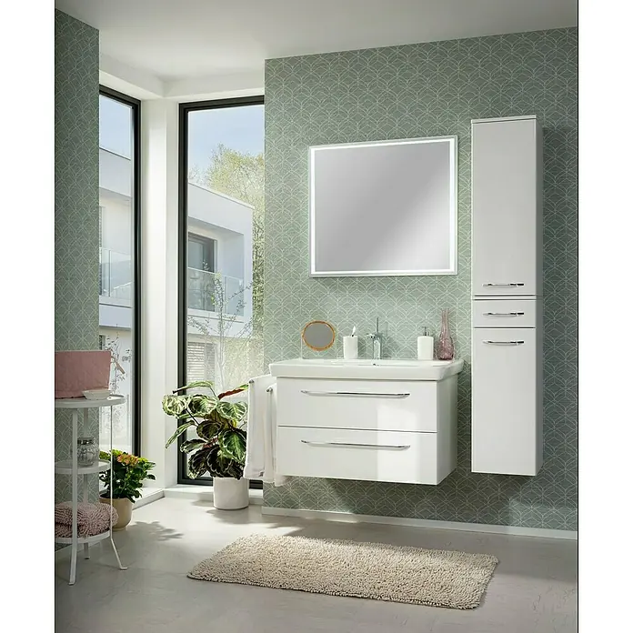Fackelmann Milano Bad-Hochschrank - B x T x H: 302 x 320 x 1.652 mm, Weiß - Badezimmer-Interieur mit einem stilvollen, weißen Waschtisch mit zwei Schubladen und einem passenden Spiegelschrank an einer gemusterten Wand.