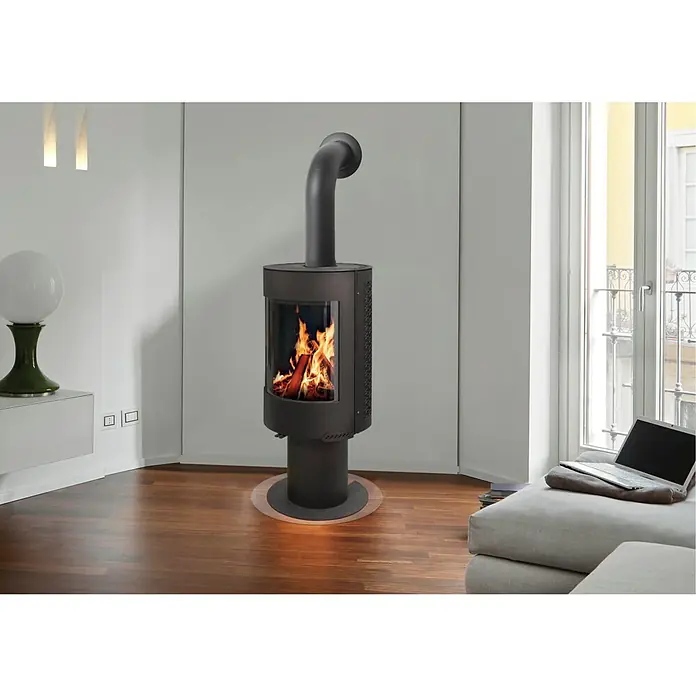 Kaminofen Serena - 8 kW, Raumheizvermögen: 230 m³, Schwarz - Ein moderner Kaminofen mit Glasfenster und sichtbaren Flammen, der Wärme und Stil in jeden Raum bringt. Er ist ein echter Hingucker.