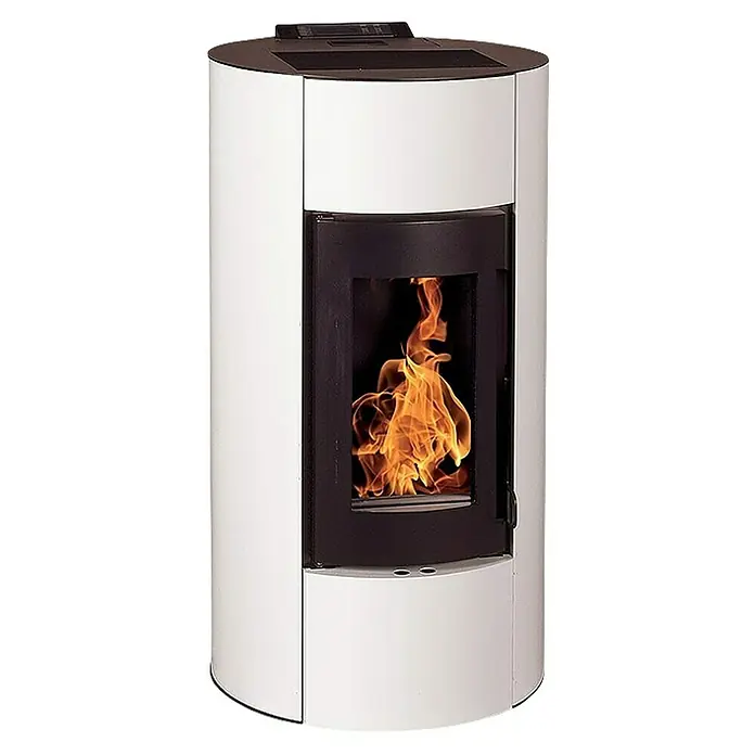 Pelletofen Angelina - 8,9 kW, Raumheizvermögen: 250 m³, 0,73 kg/h - 1,96 kg/h, Farbe Verkleidung: Weiß - Ein Kaminofen mit Sichtfenster, in dem ein helles Feuer lodert. Der Ofen ist weiß und hat eine schwarze Tür.