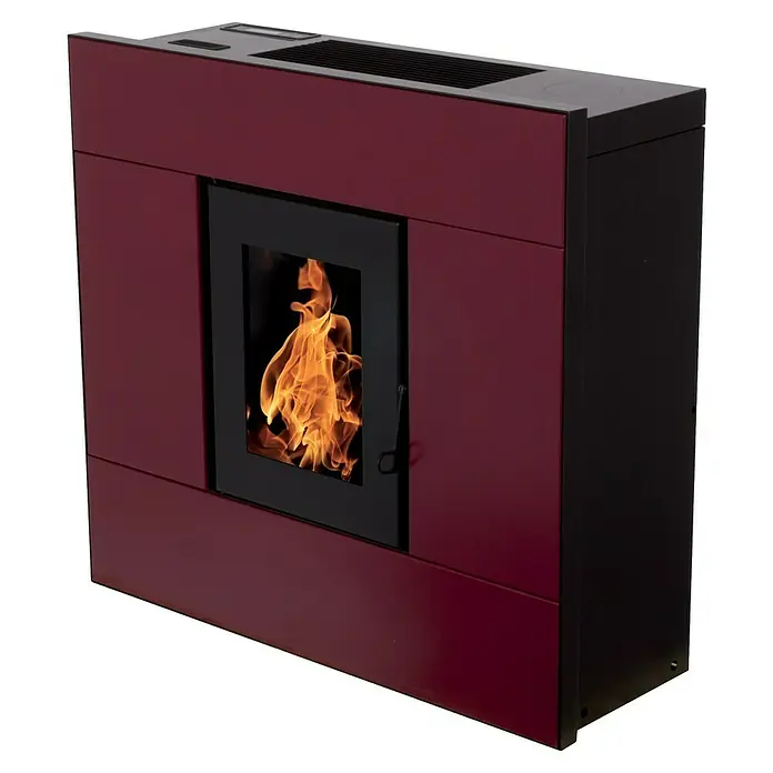 Pelletofen Natalia - 8 kW, Raumheizvermögen: 220 m³, 0,53 kg/h - 1,8 kg/h, Farbe Verkleidung: Bordeaux - Ein moderner Pellet-Ofen mit roter Verkleidung und schwarzem Rahmen, der Wärme und Stil in Ihr Zuhause bringt.