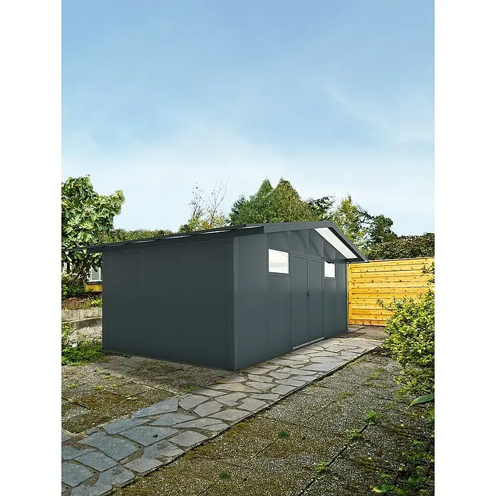 Wismar-NFI Gerätehaus Pisselint 63 - Außenmaß inkl. Dachüberstand (B x T): 685 x 385 cm, Stahl, Anthrazit/Weiß - Moderner Geräteschuppen in Anthrazit mit Flachdach und Fenster. Ideal zur Aufbewahrung von Gartengeräten und Werkzeugen im Außenbereich.