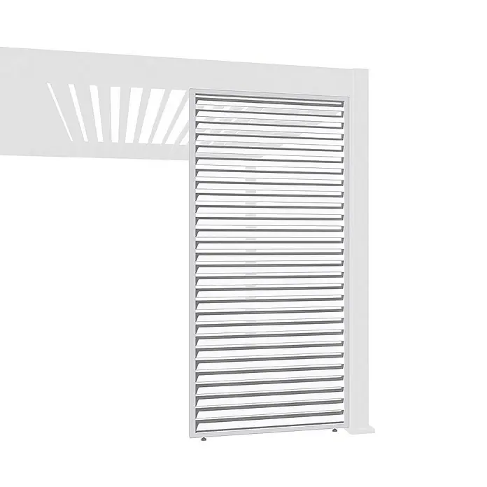 Weide Pergola Lamellenwand Weiß - B x T: 113 x 6 cm, Aluminium - Nahaufnahme einer weißen Pergola-Jalousie, die das Sonnenlicht filtert und für Schatten sorgt. Die Lamellen sind horizontal angeordnet.