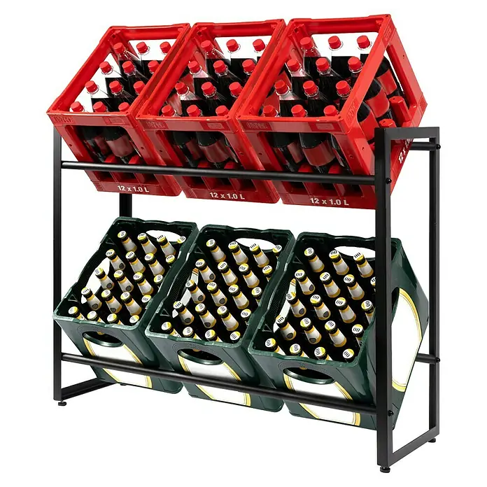 Floordirekt Getränkekistenregal Kenji - H x B x T: 82 x 104 x 32 cm, Traglast pro Boden: 150 kg, Anzahl Böden: 2 Stk., Stecken, Schwarz - Getränkeregal mit roten und grünen Getränkekisten, gefüllt mit Cola- und Bierflaschen, präsentiert auf einem schwarzen Metallgestell.