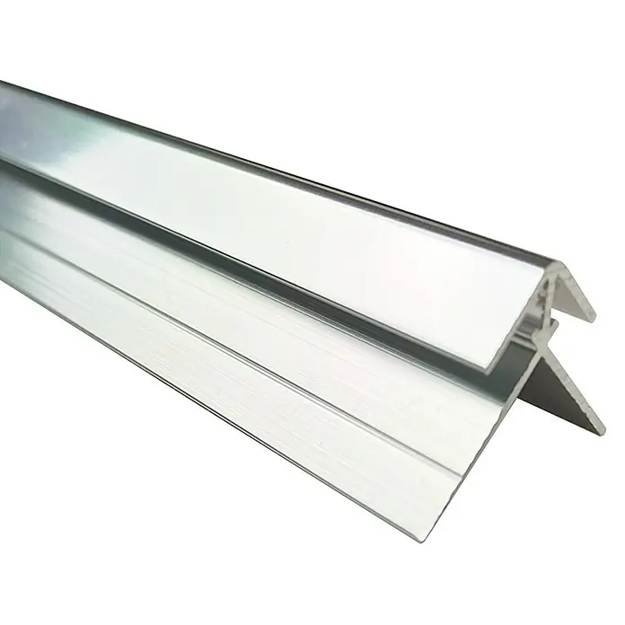 Wetwall Wandpaneel Außeneck-Profil - 244 x 0,7 x 0,5 cm, Aluminium - Ein silbernes Eckprofil aus Aluminium, das für verschiedene Anwendungen im Bau- und Heimwerkerbereich geeignet ist.