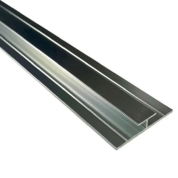 Wetwall Wandpaneel H-Verbindung-Profil - 244 x 2,2 x 1,1 cm, Aluminium - Das Bild zeigt ein H-Profil aus Aluminium, das für Paneele verwendet wird. Es ist ideal für Innen- und Außenanwendungen.