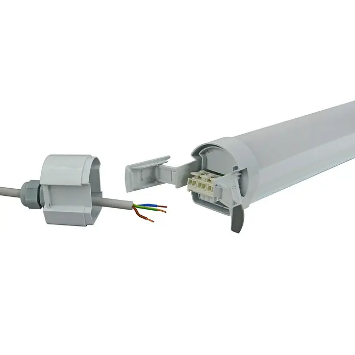 E2 elektro LED-Feuchtraumlichtleiste Pro - L x B x H: 62 x 6 x 6 cm, Lichtfarbe: Neutralweiß, 18 W, IP65 - Eine LED-Leuchte mit offenem Gehäuse, die interne Kabelverbindungen und die Anschlussstelle hervorhebt.