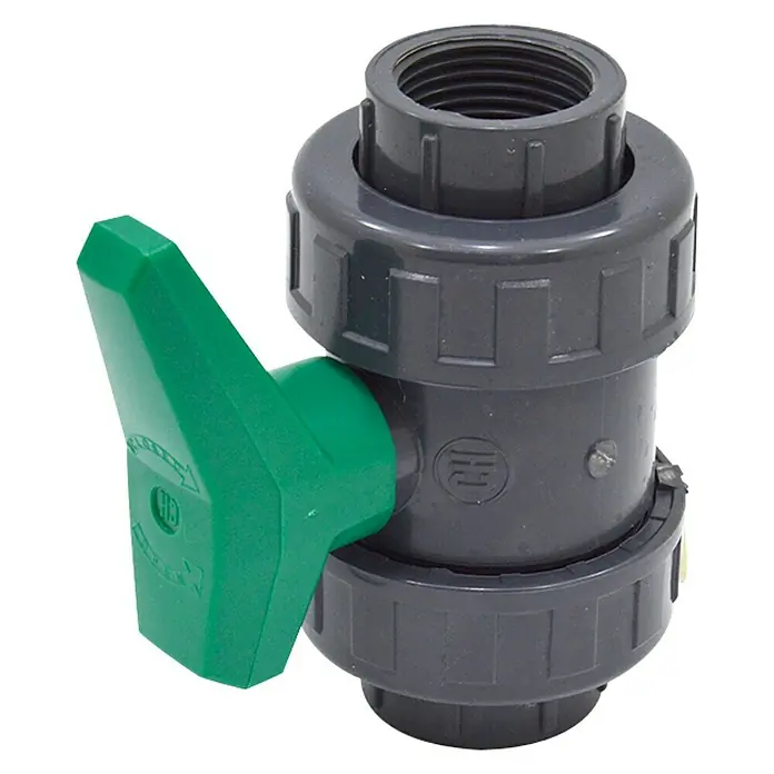 Válvula esférica de rosca - ½″, Riego de jardín - Una válvula de bola de PVC gris con mango verde. Está diseñada para sistemas de fontanería o suministro de agua.