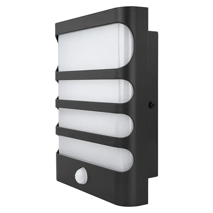 E2 elektro LED-Wandleuchte Vega - 7,5 W, L x B x H: 16 x 7,5 x 20 cm, Anthrazit, Neutralweiß - Eine Solar-Wandleuchte mit Bewegungsmelder in Schwarz. Das Licht scheint durch weiße Paneele hinter schwarzen Querstreben.