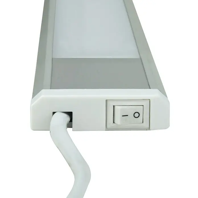 E2 elektro LED-Lichtleiste Fine - L x B x H: 60 x 5 x 1,3 cm, Lichtfarbe: Neutralweiß, 10 W, 220 V - 240 V - Nahaufnahme einer LED-Unterbauleuchte mit Schalter und Kabel, ideal für Küchen und Arbeitsbereiche.