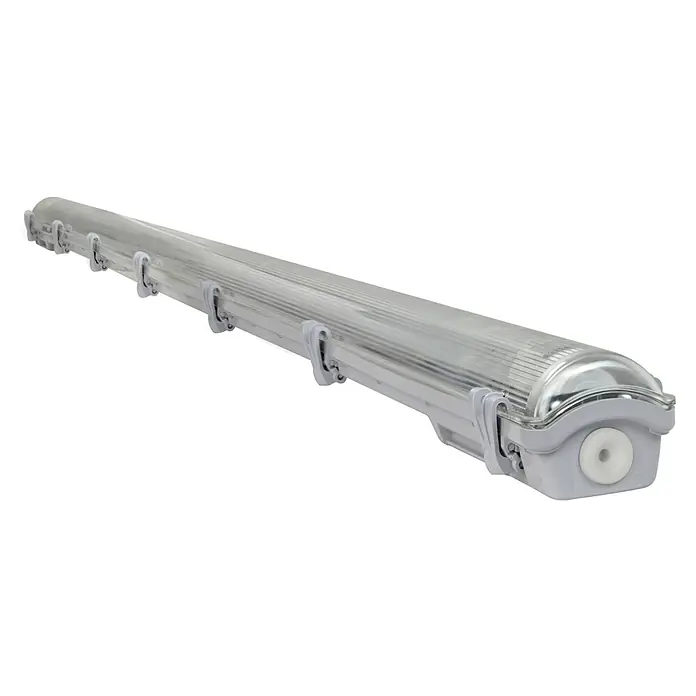 E2 elektro LED-Feuchtraumlichtleiste Classic - L x B x H: 158,3 x 7,5 x 5,2 cm, Lichtfarbe: Neutralweiß, 24 W, IP65 - Eine lange, schlanke LED-Leuchte mit einer transparenten Abdeckung und mehreren Befestigungsklammern, ideal für industrielle Beleuchtung.