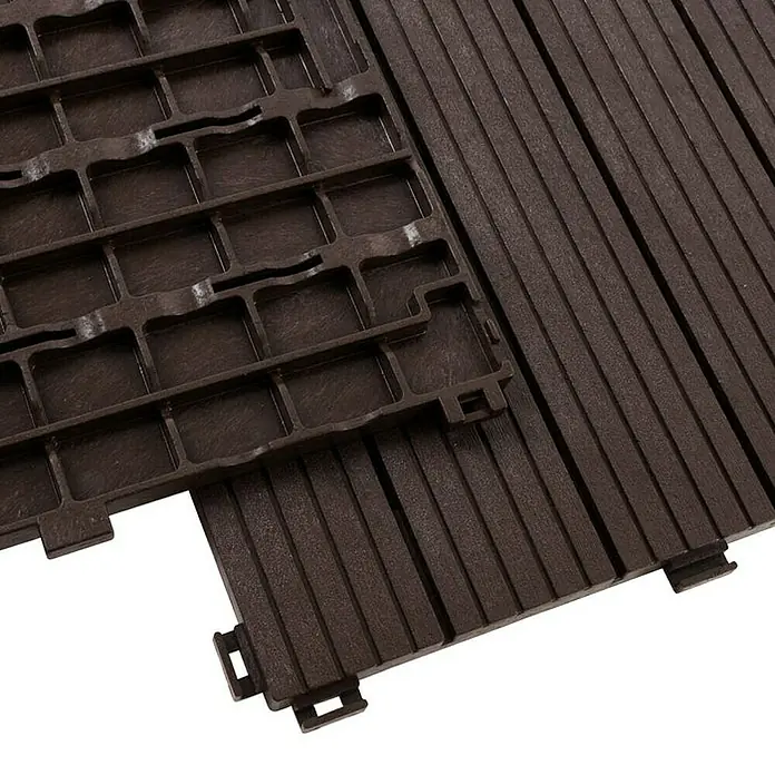 Floordirekt Klickfliese Claire 30 x 30 cm Braun 11er-Set - 30 x 30 x 1,5 cm, 11 Stk. - Nahaufnahme von braunen Terrassenfliesen mit gerippter Oberfläche und Klick-System zur einfachen Verlegung.