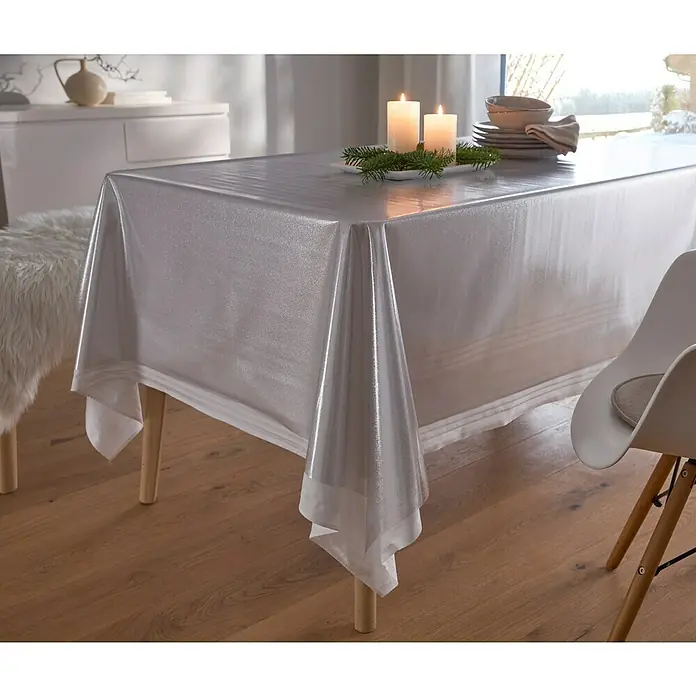 Tischdecke - Glitter Gold, 220 x 140 cm, Rechteckig - Glänzende, silberfarbene Tischdecke mit elegantem Faltenwurf, die eine festliche Atmosphäre schafft. Perfekt für besondere Anlässe und stilvolle Dekoration.