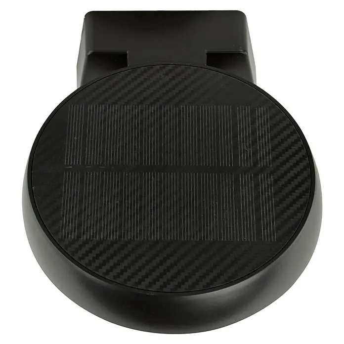 E2 elektro Solar-Außenwandleuchte Solaris - 2 W, L x B x H: 17,5 x 14,5 x 6,5 cm, Schwarz, IP54, 375 lm - Nahaufnahme einer schwarzen Solarleuchte mit Kohlefasermuster und vertikalen Paneelen.