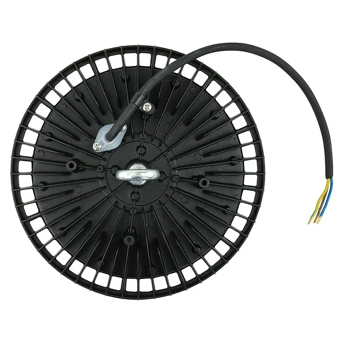 E2 elektro LED-Einbauleuchte rund Slim Hallenleuchte - 100 W, Ø x H: 23 cm x 9,8 mm, Schwarz, Tageslichtweiß - Nahaufnahme einer runden, schwarzen LED-Industrieleuchte mit Kühlrippen und Kabel.