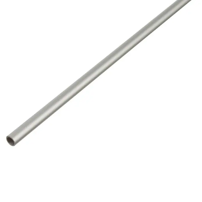 Alberts Tubo redondo - Ø x L: 12 x 1.000 mm, Acero gris - Disparo de un tubo metálico brillante contra un fondo negro liso, mostrando una estética minimalista y moderna.