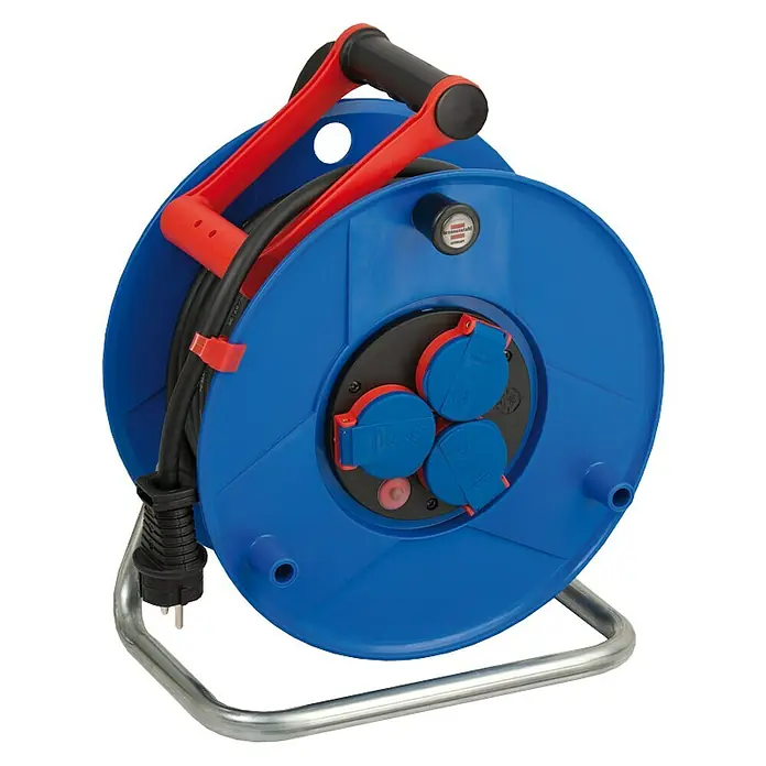Brennenstuhl Garant Kabeltrommel - Kunststoff, 25 m, H07RN-F, IP44 - Das Bild zeigt eine blaue Brennenstuhl Kabeltrommel mit rotem Griff und silbernem Gestell. Sie verfügt über drei Steckdosen.