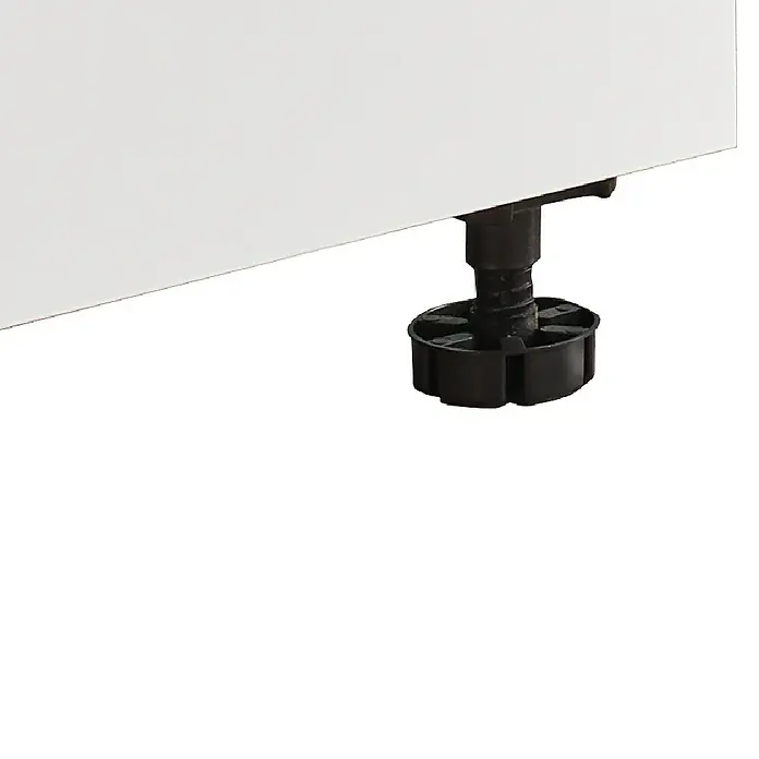 Respekta Waschmaschinenschrank Clara - L x B: 67,6 x 117,4 cm, Weiß, Mit Waschmaschinenschrank & Hochschrank - Detailaufnahme eines verstellbaren Möbelfußes aus Kunststoff, der unter einem weißen Möbelstück montiert ist.
