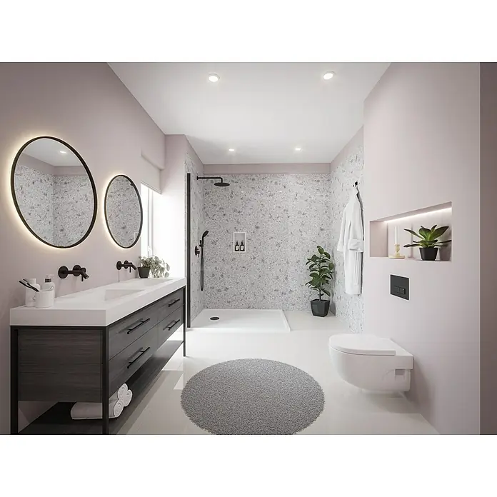 Wetwall Wandpaneel Elite - 16 x 242 cm, Terrazzo White, Abgerundete Kante - Ein stilvolles Badezimmer mit modernen Leuchtspiegeln, einem Waschtisch mit dunklem Holzunterschrank und einer begehbaren Dusche.