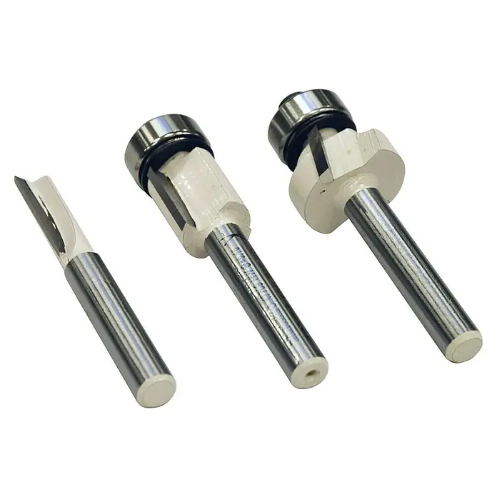 Makita Fräser-Set D-53338 - Durchmesser Schaft: 6 mm, 3 -tlg. - Das Bild zeigt drei Fräser mit Kugellagerführung und Schaft, die für Holzbearbeitungsanwendungen verwendet werden.