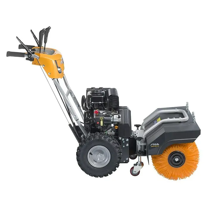 Stiga Kehrmaschine SWS 800 GE - 4,4 kW, Arbeitsbreite: 80 cm - Seitenansicht einer Stiga Kehrmaschine, ideal für die Reinigung von Wegen und Flächen rund ums Haus. Robust und benutzerfreundlich.