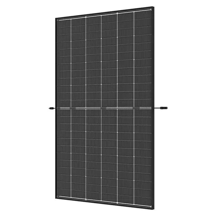Trina Solarmodul TSM-445 NEG9RC.27 - 0% MwSt. gem. § 12 Abs. 3 UStG - Bifazial, 445 W, L x B x H: 176,2 x 113,4 x 2 cm - Detaillierte Ansicht eines modernen Solarmoduls, das Energieeffizienz und fortschrittliche Technologie vereint.