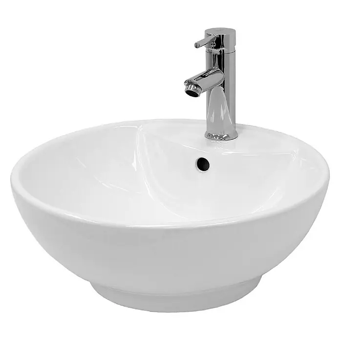 LuxeBath Aufsatzwaschbecken Aufsatzwaschtisch für Badezimmer inkl. Ablaufgarnitur mit Überlauf - Ohne Spezialglasur, Weiß, Silber - Ein weißes Keramik-Waschbecken mit einem modernen Chrom-Wasserhahn darauf. Perfekt für jedes Badezimmer.