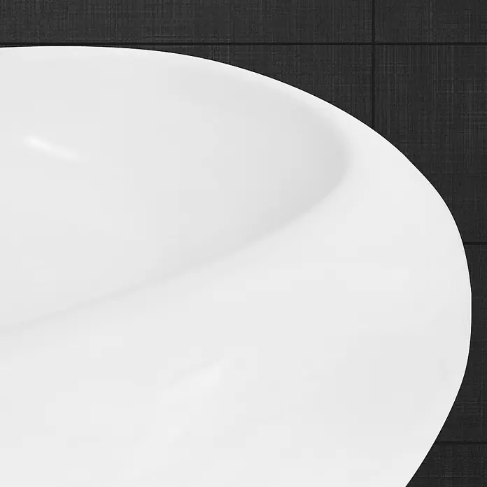 LuxeBath Aufsatzwaschbecken Waschschale Aufsatzwaschtisch Weiß inkl. Ablaufgarnitur ohne Überlauf - Ohne Spezialglasur, Weiß - Nahaufnahme einer modernen, weißen Badewanne mit sanften Rundungen vor einer dunklen, strukturierten Wand. Ideal für entspannende Bäder.