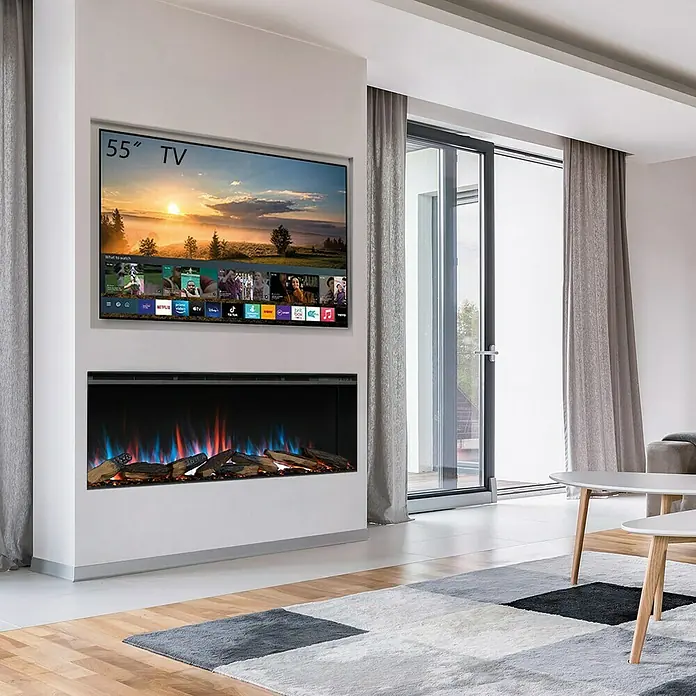 Balderia Elektrischer Kamin AH-52 3D-Flammeneffekt Wifi App - Schwarz, 132,8 x 20,6 x 49,3 cm - Ein modernes Wohnzimmer mit einem eleganten elektrischen Kamin unter einem 55-Zoll-Fernseher, das eine gemütliche Atmosphäre schafft.