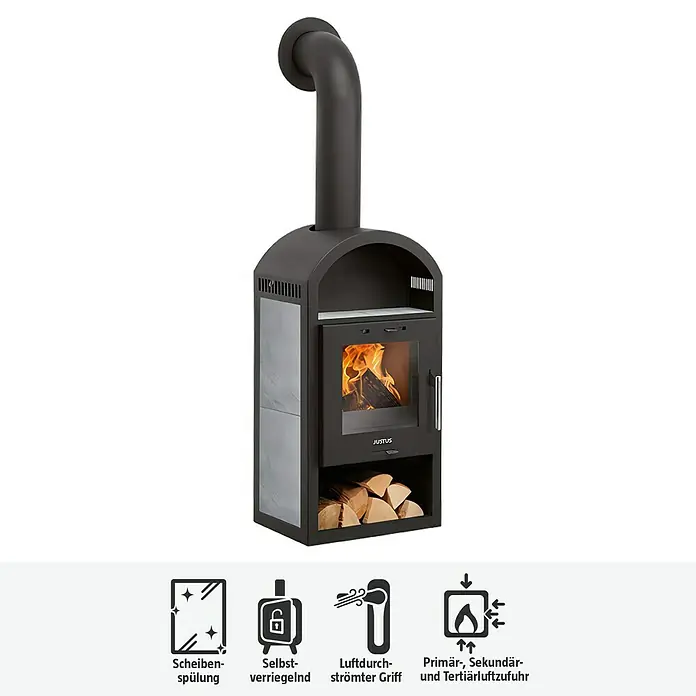 Justus Kaminofen Vegas V - 6 kW, Raumheizvermögen: 115 m³, Material Verkleidung: Keramik, Schwarz - Produktabbildung eines Justus Kaminofens mit Holzscheiten im unteren Fach und brennendem Feuer im Ofen.