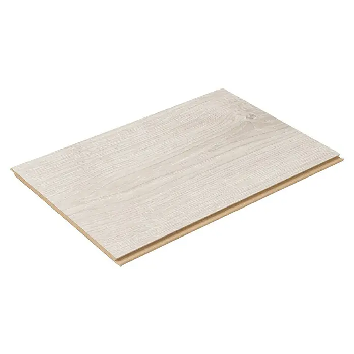 Egger Laminatmuster NatureSense - 297 x 193 x 7 mm, Landhausdiele, Brook Eiche weiß - Ein einzelnes Laminatbrett mit hellem Holzdekor, das die Maserung und Textur hervorhebt. Ideal für die visuelle Darstellung von Bodenbelägen.