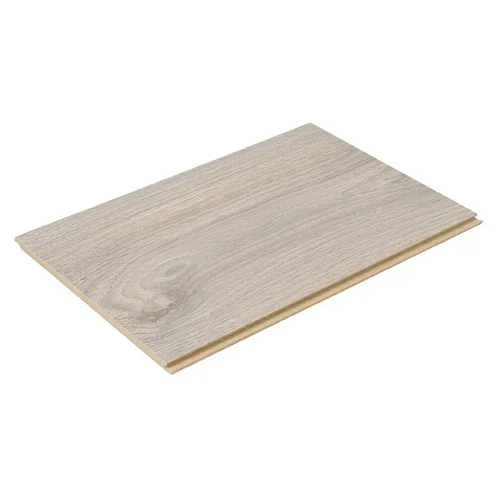Egger Laminatmuster NatureSense - 297 x 193 x 7 mm, Landhausdiele, Belfort Eiche silber - Nahaufnahme eines Laminatbodens in hellem Holzdesign, ideal für moderne Wohnräume mit seiner ansprechenden Maserung.