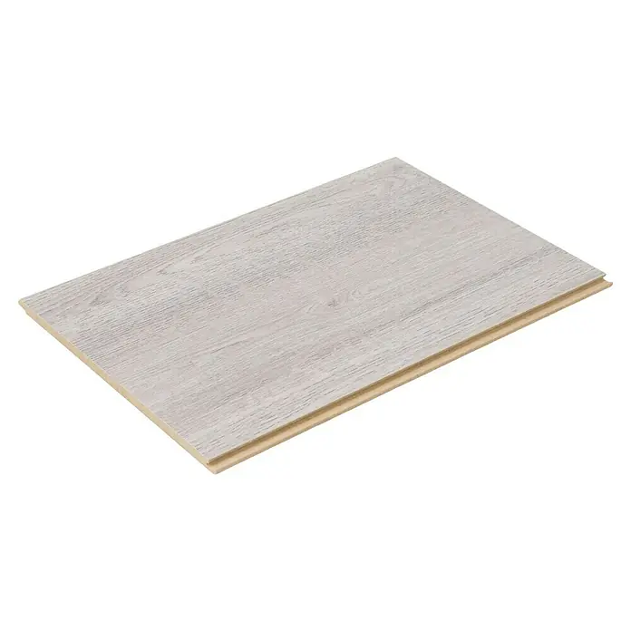 Egger Laminatmuster NatureSense - 297 x 193 x 7 mm, Landhausdiele, Charlotte Eiche hellgrau - Nahaufnahme einer Laminatdiele mit hellem Holzdekor und Nut-Feder-System, ideal für moderne Wohnräume.
