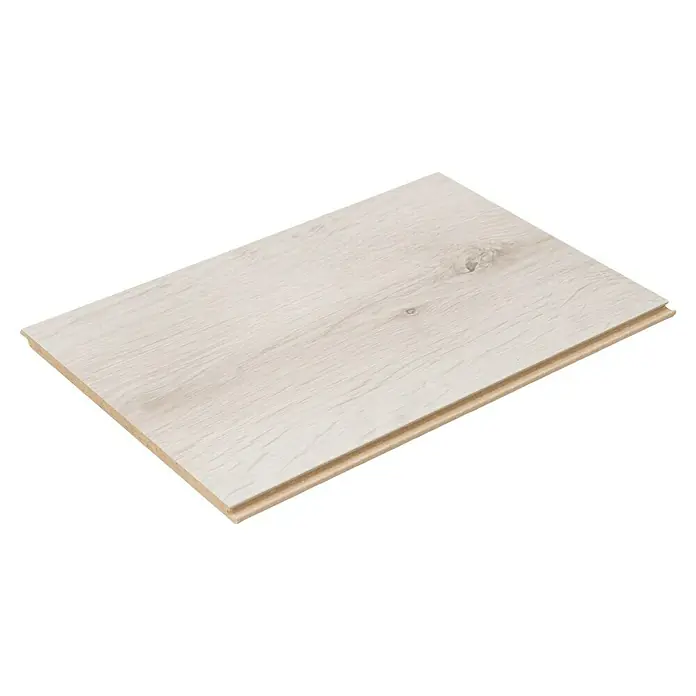 Egger Laminatmuster NatureSense Aqua - 297 x 193 x 8 mm, Landhausdiele, Pinot Eiche weiss - Nahaufnahme einer einzelnen hellen Laminatdiele, die die Holzmaserung und die Klickverbindung für eine einfache Installation zeigt.