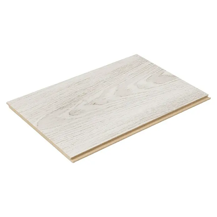 Egger Laminatmuster NatureSense - 297 x 193 x 8 mm, Landhausdiele, Girona Kastanie weiß - Nahaufnahme eines Laminatbodens mit hellem Holzmuster, der die Details und die Textur des Bodenbelags hervorhebt.