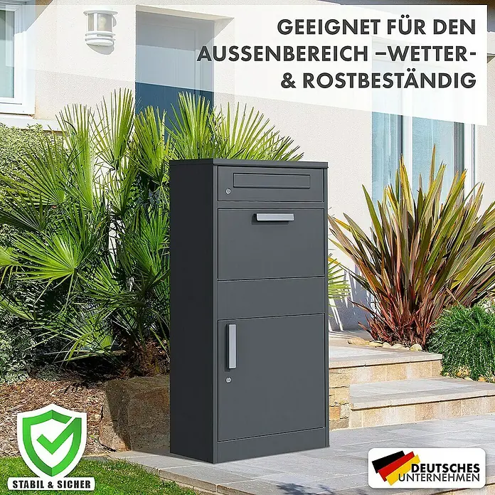 Floordirekt Paketbox Francois mit Briefkasten - L x B x H: 38,2 x 50,2 x 120 cm, Anthrazit, Stahl, Paketfach - Bild einer grauen Briefkastenanlage mit drei Fächern vor einem Haus. Ideal für den Außenbereich, wetter- und rostbeständig.