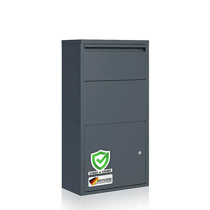Floordirekt Paketbox Clement mit Klappsystem und Schloss - L x B x H: 22 x 44 x 82 cm, Anthrazit, Stahl, Paketfach - Ein grauer Briefkasten mit drei Fächern und Aufklebern. Er ist stabil und sicher für Ihre Post.