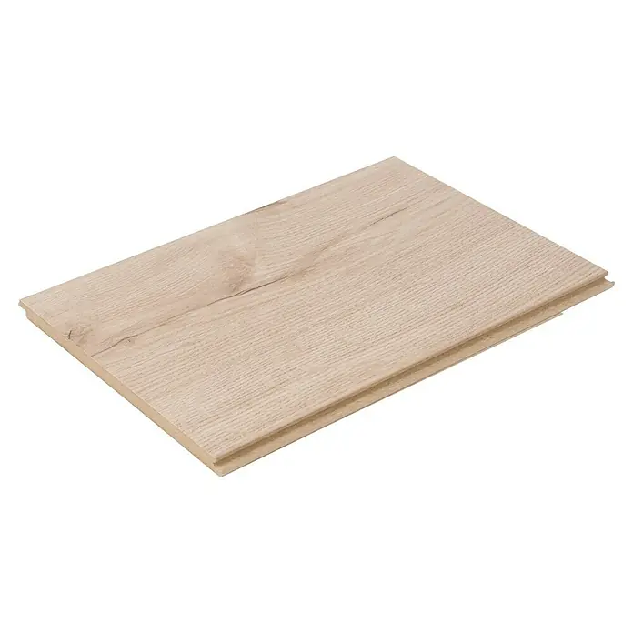 Egger Laminatmuster NatureSense Aqua - 297 x 193 x 10 mm, Landhausdiele, Lausanne Eiche hell - Eine Nahaufnahme einer einzelnen Holzdiele mit einer hellen, natürlichen Holzmaserung, ideal für Bodenbeläge.