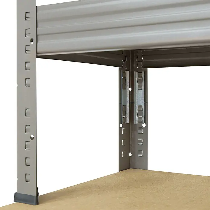 shelfplaza Schwerlastregal PRO - H x B x T: 190 x 80 x 60 cm, Traglast pro Boden: 200 kg, Stecken, grau - Detailaufnahme eines robusten Lagerregals aus Metall mit mehreren Ablageflächen, ideal für Werkstatt oder Lager.