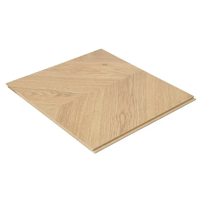 Egger Laminatmuster NatureSense - 297 x 327 x 8 mm, Fischgrät, Weinburg Eiche hell - Detailaufnahme einer quadratischen Eichenparkettdiele mit Fischgrätmuster, ideal für stilvolle Bodenbeläge.