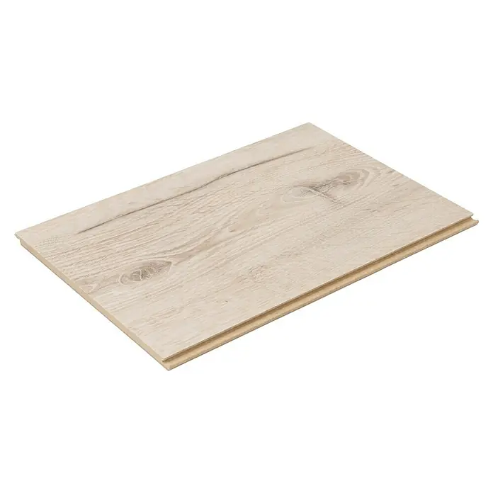 Egger Laminatmuster Aquadura - 297 x 193 x 7,5 mm, Landhausdiele, Panora Eiche beige - Nahaufnahme eines einzelnen Laminatbodens in hellem Holzdesign, der die Maserung und die Verbindungskonstruktion zeigt.