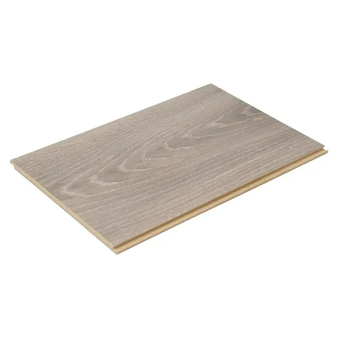 Egger Laminatmuster Aquadura - 297 x 193 x 7,5 mm, Landhausdiele, Panora Eiche grau - Nahaufnahme eines Laminatbodens mit hellgrauer Holzmaserung und Klickverbindung, ideal für moderne Innenräume und einfache Verlegung.