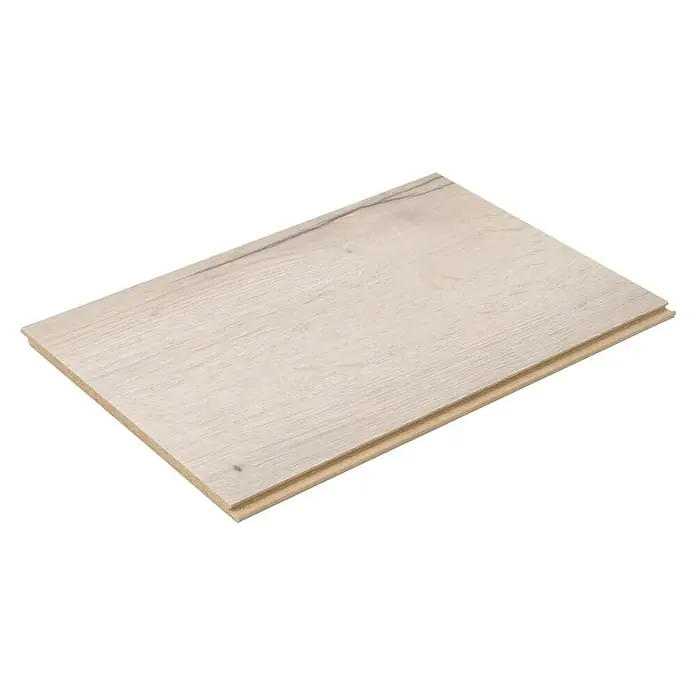 Egger Laminatmuster Aquadura - 297 x 193 x 7,5 mm, Landhausdiele, Halifax Eiche weiß - Nahaufnahme eines einzelnen Laminatdielen-Musterstücks mit hellem Holzmaserungsmuster auf einem dunklen Hintergrund für Kontrast.