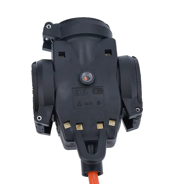 as-schwabe Verlängerungskabel H07BQ-F 3G1,5 - 5 m, Orange, IP44 - Nahaufnahme eines schwarzen AS Schwabe 75010 Adapter-Steckers mit orangefarbenem Kabel. Ideal für den Einsatz im Außenbereich.